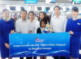 Bangkok Airways, led by Songkrot Palakawong Na Ayuthaya (second right), deputy director for corporate affairs and events, recently sent off a child from the Make-A-Wish Foundation of Thailand who wishes to meet the Panda in Chiang Mai. As a proud partner of Make-A-Wish Foundation of Thailand, Bangkok Airways makes it possible to make her wish come true.